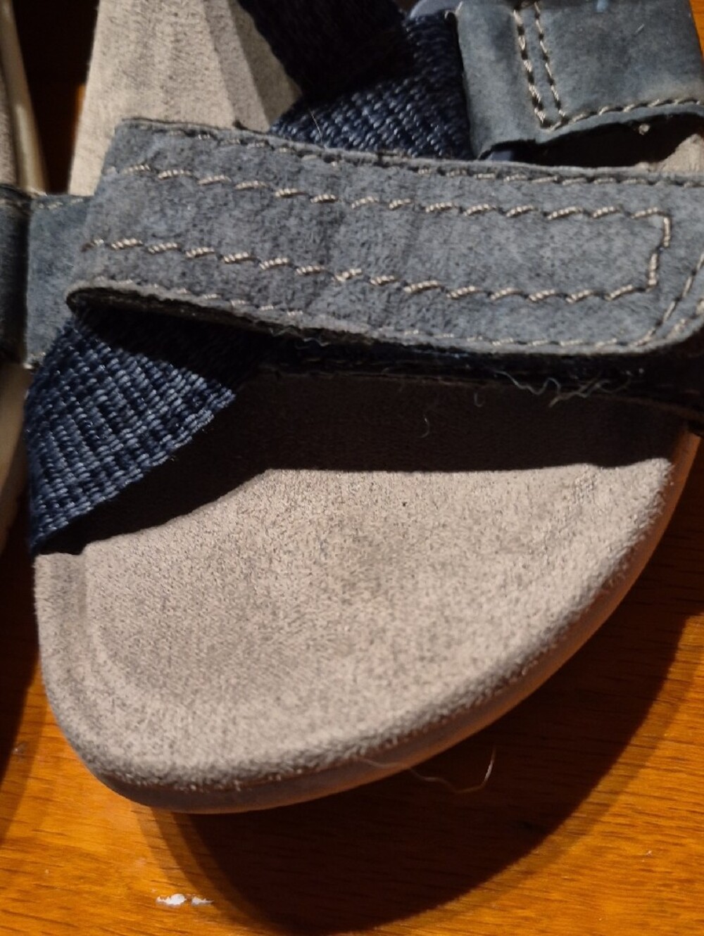 Earth Origins Women's Gray Suede Strap Sandals - Picture 4 of 9